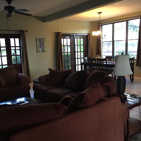 Royale Manor Vila Corozal Exterior foto