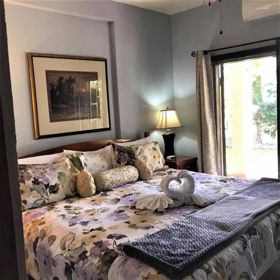 Royale Manor Vila Corozal Exterior foto